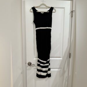 Kimi and Kai Black and White midi Dress